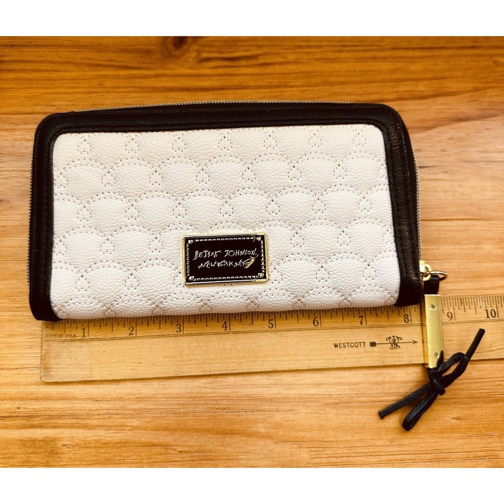 Betsey‎ Johnson Quilted Zip Around Pink & Black Wallet Faux Leather Wallet - Picture 6 of 16